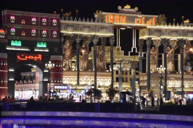 DUBAI, BAE - 18 Şubat 2020 'de Dubai, BAE' deki Global Village 'da İran pavyonu. Global Village 'ın dünyanın en büyük turizm, eğlence ve eğlence projesi olduğu iddia ediliyor..