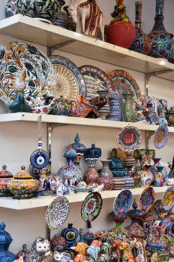 DUBAI, BAE - 18 Şubat 2023 'te Dubai, BAE' deki Global Village 'da Türk El Sanatları.