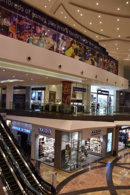 DUBAI, BAE - 19 Şubat 2020 'de Dubai, BAE' deki Festival Merkezi. Dubai Festival Şehri, Ortadoğu 'nun en büyük karma kullanım gelişimi.