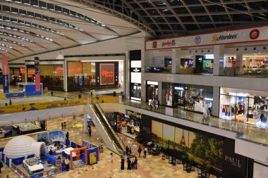 DUBAI, BAE - 19 Şubat 2020 'de Dubai, BAE' deki Festival Merkezi. Dubai Festival Şehri, Ortadoğu 'nun en büyük karma kullanım gelişimi.