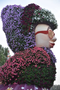 DUBAI, BAE - 20 Şubat 2020 'de Dubai Mucize Bahçesi' nde görüldüğü gibi. Bahçede 45 milyondan fazla çiçek var..