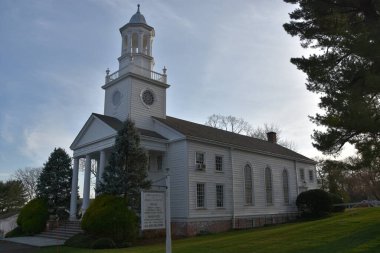 NEW CANAAN, CT - 21 Mart 2020 'de New Canaan, Connecticut' taki ilk İsa Bilimadamı Kilisesi.