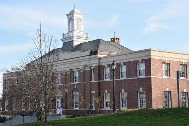 NEW CANAAN, CT - 21 Mart 2020 'de görüldüğü üzere New Canaan, Connecticut' taki belediye binası.