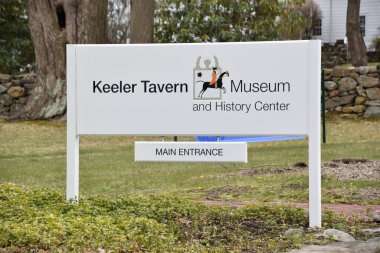 RIDGEFIELD, CT - 10 Temmuz 2021 'de Ridgefield, Connecticut' taki Keeler Taverna Müzesi ve Tarih Merkezi.