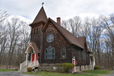 SOUTH SALEM, NY - 25 Nisan 2020 'de South Salem, New York' taki St. Pauls Şapel Episkoposu.