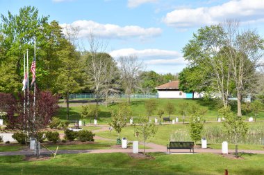 16 Mayıs 2021 'de Middletown, Connecticut' taki CT Trees of Honor Memorial 'da görüldü..