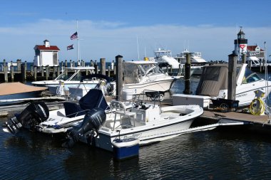 Old Sacbrook, CT - 30 Mayıs 2021 'de Old Saybrook Point Inn ve Marina' da görüldüğü gibi.