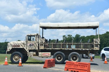 JACKSON TOWNShiIP, NJ - 28 Haziran 2020 'de görüldüğü üzere, New Jersey' deki Six Flags 'da Safari Drive-Thru Macerası' nda Safari Off Road Adventure.
