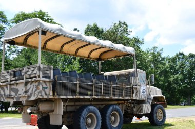 JACKSON TOWNShiIP, NJ - 28 Haziran 2020 'de görüldüğü üzere, New Jersey' deki Six Flags 'da Safari Drive-Thru Macerası' nda Safari Off Road Adventure.