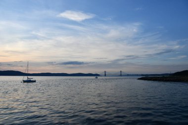 IRVINGTON, NY - 21 Temmuz 2020 'de Irvington, New York' tan Mario Cuomo Köprüsü 'nün görüntüsü.