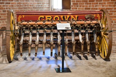 COOPERSTOWN, NY - 24 Temmuz 2021 'de Cooperstown, New York' taki Çiftçi Müzesi 'nde Tohum Tatbikatı.