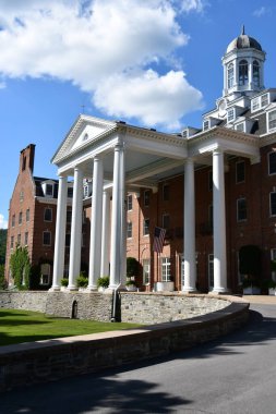 COOPERSTOWN, NY - 24 Temmuz 2020 'de Cooperstown, New York' taki Otesaga Resort Hotel.