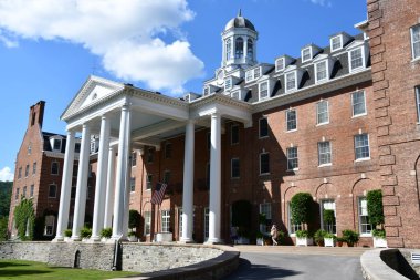 COOPERSTOWN, NY - 24 Temmuz 2020 'de Cooperstown, New York' taki Otesaga Resort Hotel.