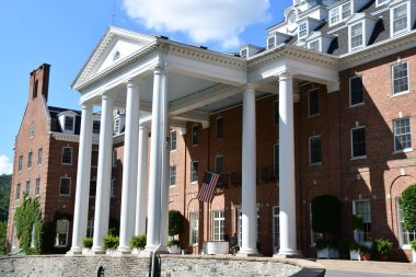 COOPERSTOWN, NY - 24 Temmuz 2020 'de Cooperstown, New York' taki Otesaga Resort Hotel.