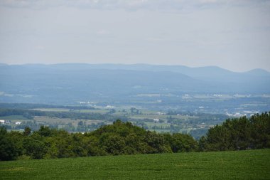 New York 'un kuzeyindeki Cherry Valley' den Mohawk Vadisi manzarası