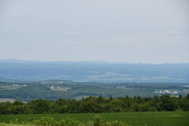 New York 'un kuzeyindeki Cherry Valley' den Mohawk Vadisi manzarası