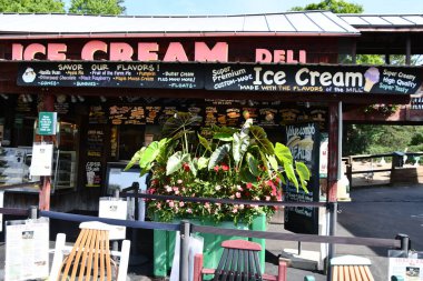 COOPERSTOWN NY - 25 Temmuz 2025 'te Cooperstown, New York' ta görülen Fly Creek Elma Değirmeni.