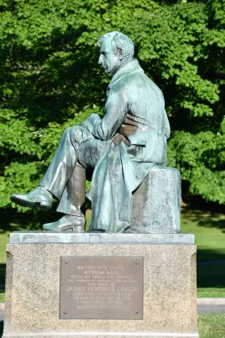 COOPERSTOWN NY - 25 Temmuz 2020 'de Cooperstown, New York' ta görülen James Fenimore Cooper Heykeli.