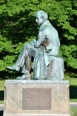 COOPERSTOWN NY - 25 Temmuz 2020 'de Cooperstown, New York' ta görülen James Fenimore Cooper Heykeli.