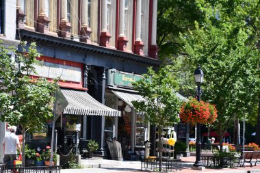 COOPERSTOWN, NY - 24 Temmuz 2020 'de Cooperstown, New York' ta ana cadde.