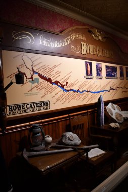 New York 'un kuzeyindeki Howe Mağaraları, 25 Temmuz 2020' de görüldüğü gibi. Niagara Şelalesi 'nden sonra New York' ta en çok ziyaret edilen ikinci doğal cazibe..