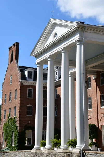 COOPERSTOWN, NY - 24 Temmuz 2020 'de Cooperstown, New York' taki Otesaga Resort Hotel.