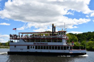 KINGSTON, New York - 30 Ağustos 2022 'de Kingston, New York' ta Rip Van Winkle Tour Cruise.