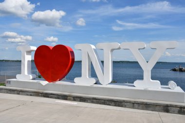 21 Ağustos 2020 'de Cenevre, New York' taki Finger Lakes Karşılama Merkezi 'nde görülen New York tabelasını seviyorum..