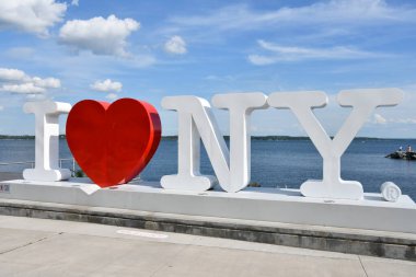21 Ağustos 2020 'de Cenevre, New York' taki Finger Lakes Karşılama Merkezi 'nde görülen New York tabelasını seviyorum..
