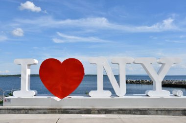 21 Ağustos 2020 'de Cenevre, New York' taki Finger Lakes Karşılama Merkezi 'nde görülen New York tabelasını seviyorum..