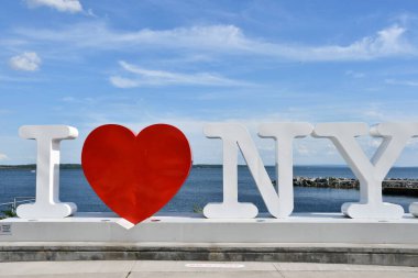 21 Ağustos 2020 'de Cenevre, New York' taki Finger Lakes Karşılama Merkezi 'nde görülen New York tabelasını seviyorum..