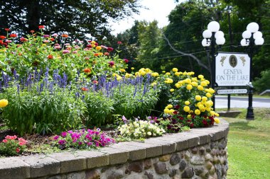 GENEVA, New York - 21 AUG: Cenevre 21 Ağustos 2020 'de Cenevre, New York' ta Cenevre 'de görülen Cenevre' de bulunan Cenevre Gölü 'ndeki Butik Otel, Restoran ve Tarihi Bahçeler.