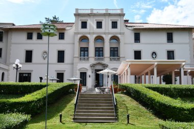 GENEVA, New York - 21 AUG: Cenevre 21 Ağustos 2020 'de Cenevre, New York' ta Cenevre 'de görülen Cenevre' de bulunan Cenevre Gölü 'ndeki Butik Otel, Restoran ve Tarihi Bahçeler.