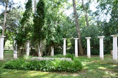 GENEVA, New York - 21 AUG: Cenevre 21 Ağustos 2020 'de Cenevre, New York' ta Cenevre 'de görülen Cenevre' de bulunan Cenevre Gölü 'ndeki Butik Otel, Restoran ve Tarihi Bahçeler.