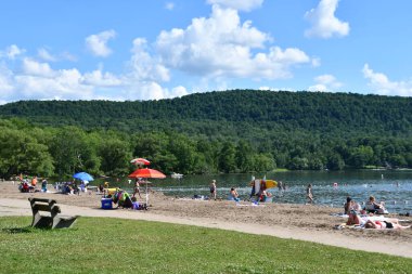 COOPERSTOWN, NY - 24 Temmuz 2020 'de görüldüğü üzere Cooperstown, New York' taki Otsego Gölü üzerindeki Glimmerglass State Park.