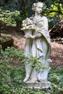 KATONAH, NY - 15 AUG: 15 Ağustos 2020 'de Katonah, New York' taki Lasdon Park ve botanik bahçesindeki heykeller.