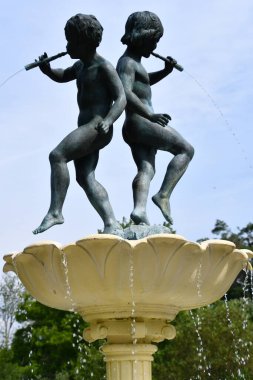 KATONAH, New York - 15 Ağustos 2020 'de Lasdon Park' taki William ve Mildred Lasdon Memorial Garden ve Katonah, New York 'taki botanik bahçesi.