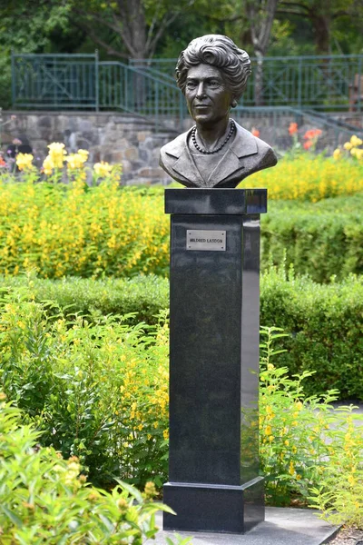 Katonah Aug Statue Von Mildred Lasdon Lasdon Park Und Arboretum — Stockfoto