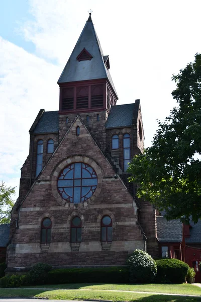 克莱顿春天 8月22日 位于纽约克里夫顿温泉的圣约翰圣公会教堂 见于2020年8月22日 — 图库照片