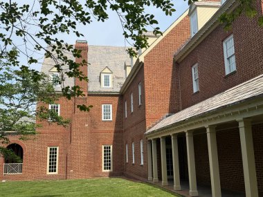 VIRGINIA BEACH, VA - APR 20: The Founders Inn and Spa, Tapestry Collection by Hilton in Virginia Beach, Virginia, 20 Nisan 2025.