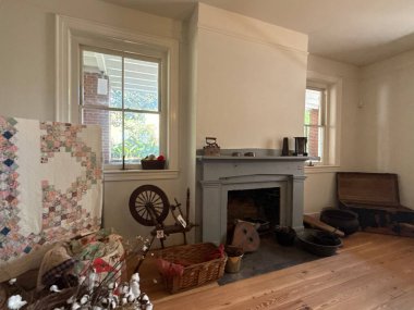 WILMINGTON, NC - 19 Nisan 2025 'te Wilmington, Kuzey Carolina' daki Bellamy Konak Müzesi.