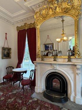 WILMINGTON, NC - 19 Nisan 2025 'te Wilmington, Kuzey Carolina' daki Bellamy Konak Müzesi.