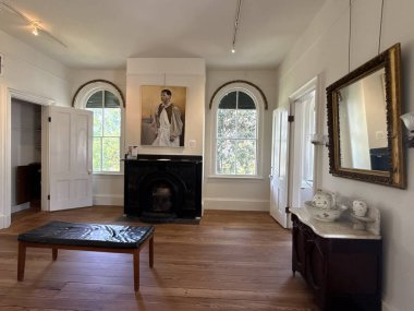 WILMINGTON, NC - 19 Nisan 2025 'te Wilmington, Kuzey Carolina' daki Bellamy Konak Müzesi.