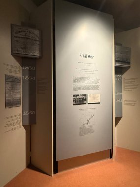 WILMINGTON, NC - 19 Nisan 2025 'te Wilmington, Kuzey Carolina' daki Cape Fear Museum of History and Science 'da sergi.