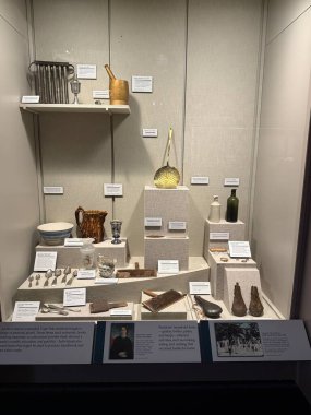 WILMINGTON, NC - 19 Nisan 2025 'te Wilmington, Kuzey Carolina' daki Cape Fear Museum of History and Science 'da sergi.