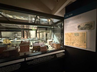 WILMINGTON, NC - 19 Nisan 2025 'te Wilmington, Kuzey Carolina' daki Cape Fear Museum of History and Science 'da sergi.