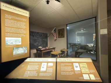 WILMINGTON, NC - 19 Nisan 2025 'te Wilmington, Kuzey Carolina' daki Cape Fear Museum of History and Science 'da sergi.