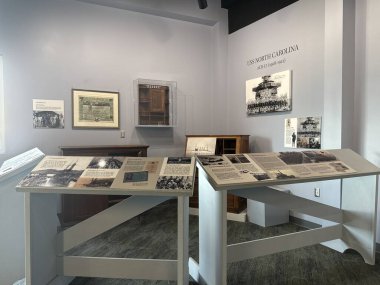 WILMINGTON, NC - 19 Nisan 2025 'te Wilmington, Kuzey Carolina' da görülen USS North Carolina.