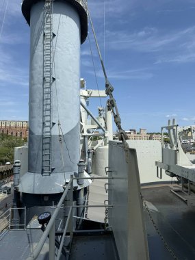 WILMINGTON, NC - 19 Nisan 2025 'te Wilmington, Kuzey Carolina' da görülen USS North Carolina.
