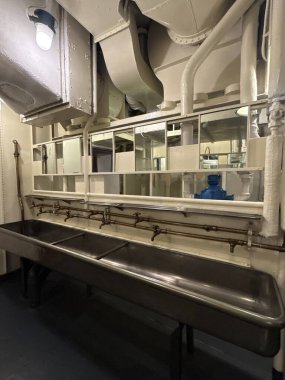 WILMINGTON, NC - 19 Nisan 2025 'te Wilmington, Kuzey Carolina' da görülen USS North Carolina.